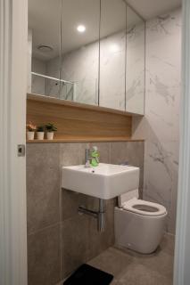Warm 3beds Home with Yard and parking at Chinatown, CBD - 9