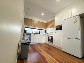 Warm 3beds Home with Yard and parking at Chinatown, CBD -  - 2
