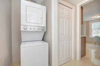 Spacious Modern Condo In Kitchener - Kitchener - 1