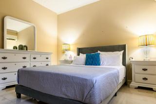 Townhouse Near AC Hotel - Pool - Kingston - 2