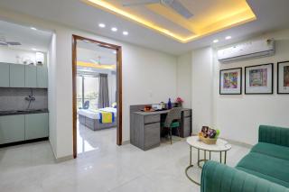 1BHK Suites Opp Marriott - Huda City Centre - Gurgaon - 9