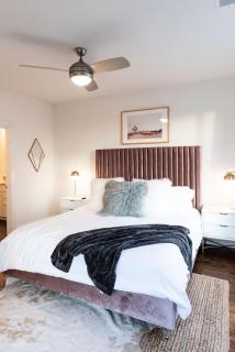 Luxury Open Plan Twin Homes in Hillsboro Village, Sleep 24 with Rooftops, Gourmet Kitchens & Smart TVs, Walk to Vanderbilt, Pancake Pantry & Fido, Garage Parking, Peloton, & 24H Hospitality, 10 Min to Broadway & The Parthenon - 2