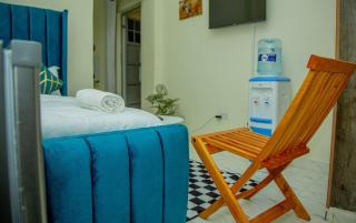 Turquoise Studio with Netflix & WIFI - Nanyuki - 1