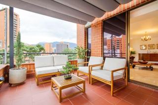 Medellin, Laureles - Luxury Penthouse, 5-min Zona Rosa, 5 Balconies, Panoramic City Views - 0