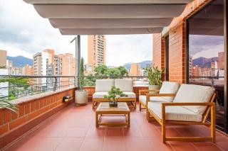 Medellin, Laureles - Luxury Penthouse, 5-min Zona Rosa, 5 Balconies, Panoramic City Views - 8