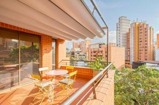 Medellin, Laureles - Luxury Penthouse, 5-min Zona Rosa, 5 Balconies, Panoramic City Views - 3
