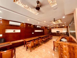 Hotel Golden Temple View by La Casa, Amritsar #top rated #most awarded #Swimming pool #prime location #luxury rooms #parking #rooftop cafe - Amritsar - 4