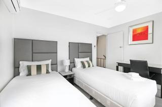 Waterfront 2-Bedroom Unit Walking to GC Convention - 2