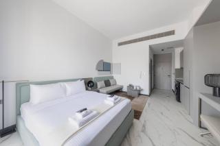 Brand New Studio 15 Mins Drive From Business Bay - Dubai - 2