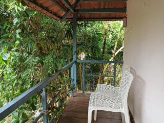 Brick and Wood Ranga Cottage - Kottakupam - 4