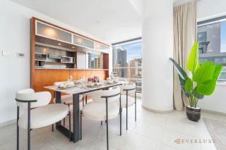 Beautiful & Spacious 3 Bedroom Wmaids In Marina - 1