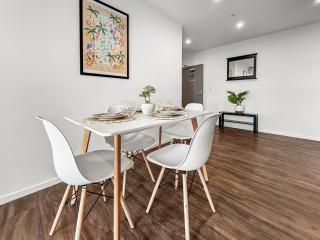 Enticing Ellerslie l New 1-Bed Apt l Stunning Views - Auckland - 1