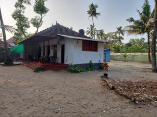 Michael Sanjohns Beach Villa - Mararikulam - 6