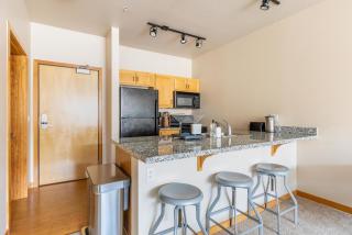 Blueground Pearl District bbq roof hot tub PDX-20 - 1