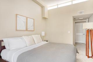 Hollywood 1BR w Gym Pool Sundeck nr Metro LAX-851 - Los Angeles - 1