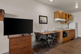 WoodSpring Suites Champaign near University - 7