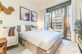 City View Studio Minutes Drive to Burj Khalifa, Azizi Riviera 43, Al Merkadh by Deluxe Holiday Homes - 9