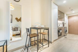 City View Studio Minutes Drive to Burj Khalifa, Azizi Riviera 43, Al Merkadh by Deluxe Holiday Homes - 1