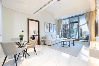 Cozy 1BR with Canal View, Pool & Gym Access - 8