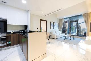 Cozy 1BR with Canal View, Pool & Gym Access - 2