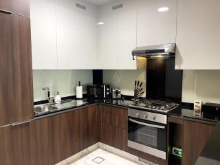 Cozy 1BR with Canal View, Pool & Gym Access - 1