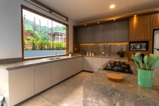 Family Only Villa Private Pool with City View - De Reiz Ara Syariah 4BR - Ciburial - 9