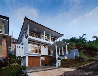 Family Only Villa Private Pool with City View - De Reiz Ara Syariah 4BR - Ciburial - 5