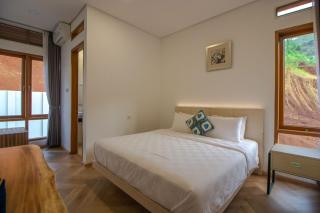 Family Only Villa Private Pool with City View - De Reiz Ara Syariah 4BR - Ciburial - 1