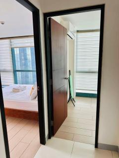COZI 2 Bedroom Serene Uptown Condo Grand Hyatt BGC - Manila - 2