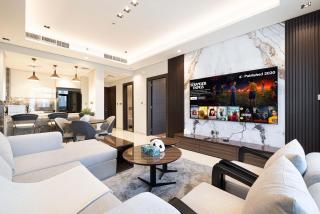 Modern 1-Bedroom Apartment with Stunning Burj Khalifa and city Views - Dubai - 8