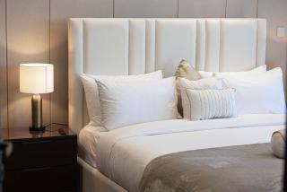 Modern 1-Bedroom Apartment with Stunning Burj Khalifa and city Views - 8