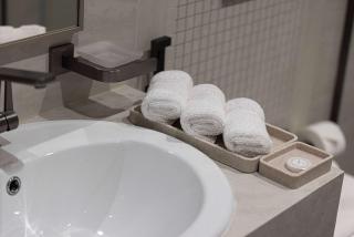 Modern 1-Bedroom Apartment with Stunning Burj Khalifa and city Views - 7