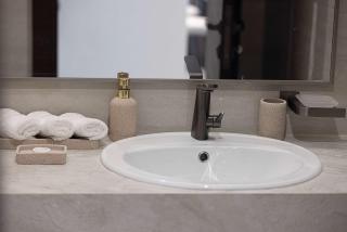 Modern 1-Bedroom Apartment with Stunning Burj Khalifa and city Views - 6