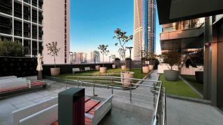 Modern 1-Bedroom Apartment with Stunning Burj Khalifa and city Views - 1