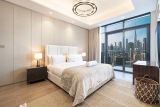 Modern 1-Bedroom Apartment with Stunning Burj Khalifa and city Views - Dubai - 2