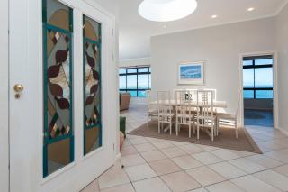 Seafront Penthouse - Marine Court Hermanus - 3