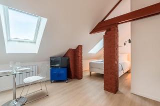 Studio sous les combles côté rue, parking gratuit - Villeneuve d'Ascq - 0