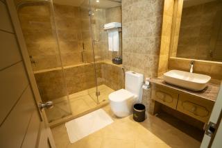 Grandeeza Hotel by Galison - 2