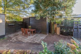 Chalet with Fireplace in the Heart of Veluwe - 8