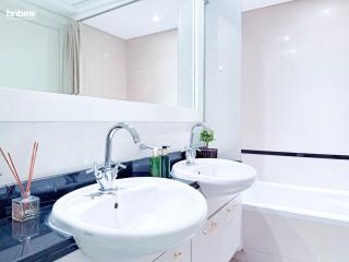 bnbmehomes - Golf Tower 1 - 6