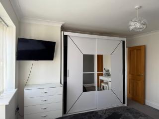 Rhuddlan 5-Bed House Sleeps 7 Pet-Friendly - 5