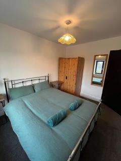 Bumblebee Cottage 3-Bed Family Stay near Sheffield with Garden & Free Parking - 6