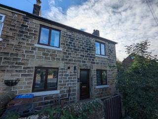 Bumblebee Cottage 3-Bed Family Stay near Sheffield with Garden & Free Parking - 5