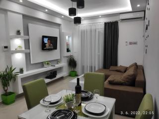 AJKULICA Apartman - Bar - 0