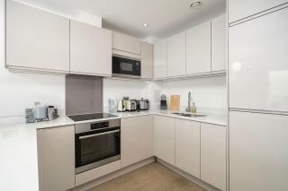Private Room in Shared Flat with Stunning Views - Barking - 5