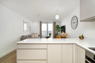 Private Room in Shared Flat with Stunning Views - Barking - 8
