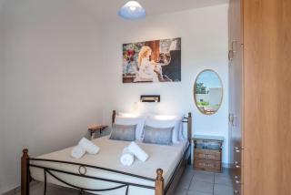 Three Bedroom Apartment 7-9 Adults First Floor - Parikia - 5