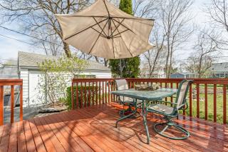 Spacious 3-Bed Loft Home, Private Deck & Fire Pit - 9