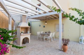 Νikolaos Villa with Private Pool, Playground & BBQ - Roussospítion - 9