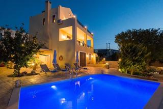 Νikolaos Villa with Private Pool, Playground & BBQ - Roussospítion - 5